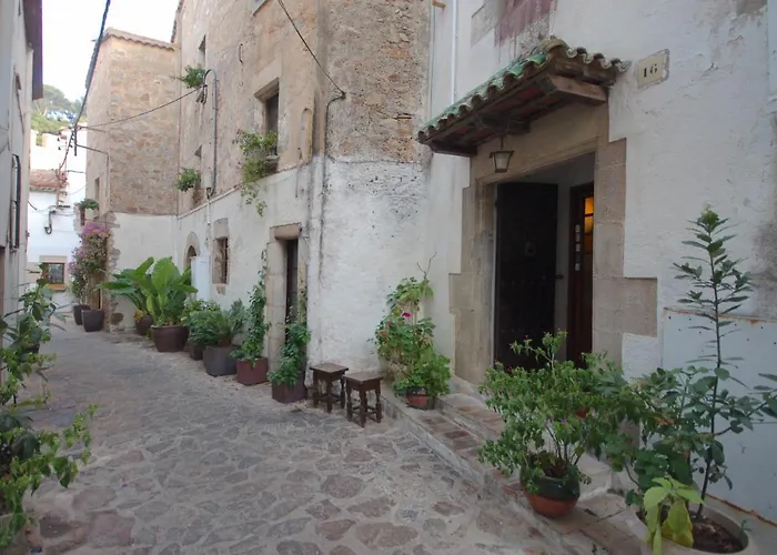 Lets Holidays In The Old Town Tossa * טוסה דה מאר